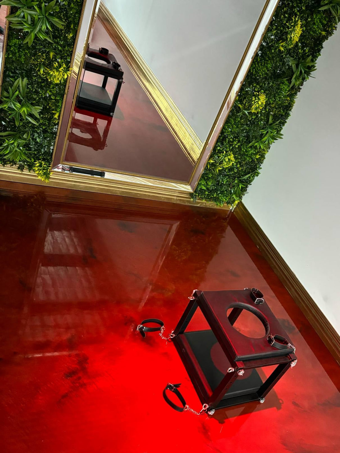Queening Bench/Smother Box With Restraints