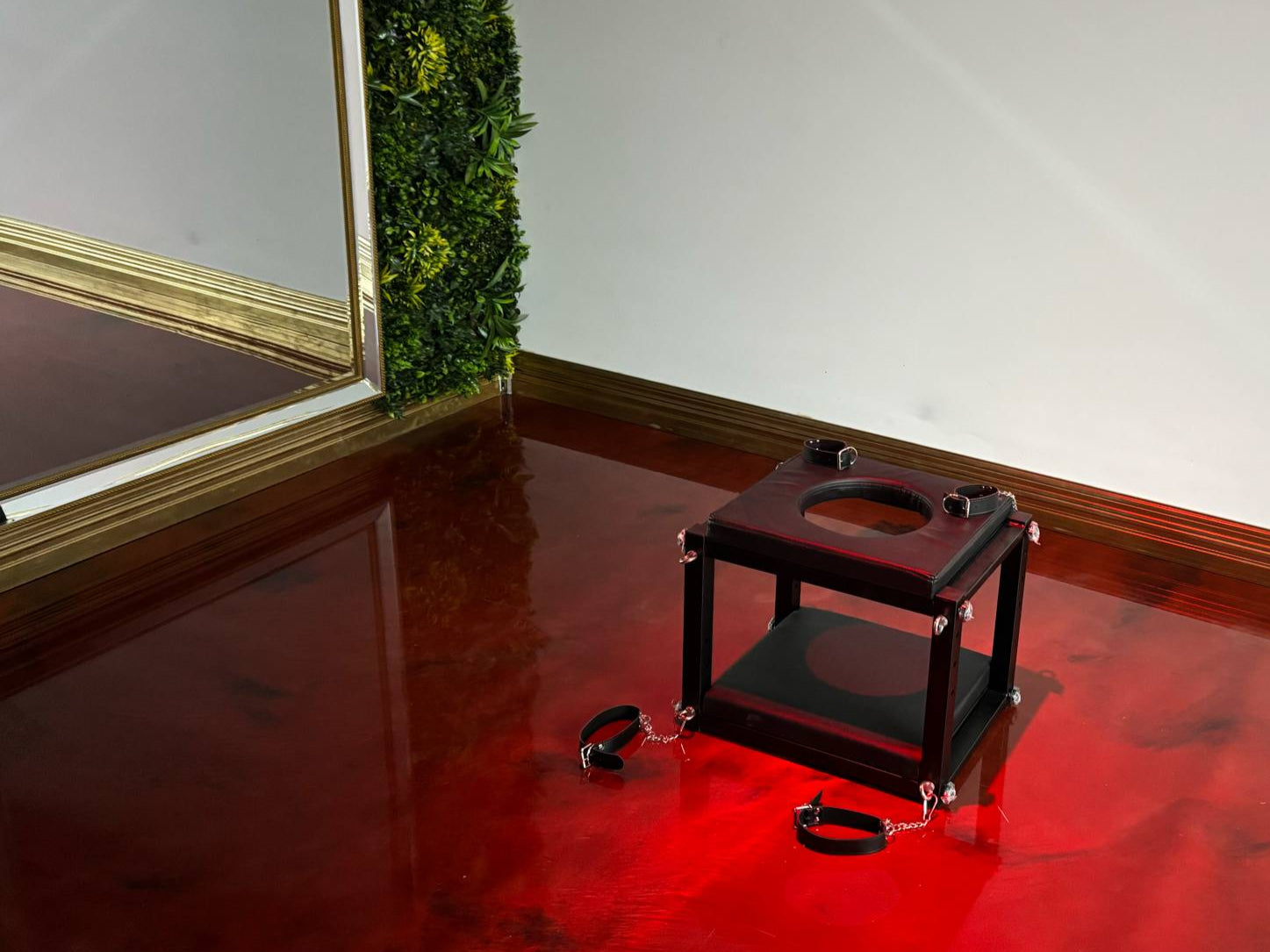 Queening Bench/Smother Box With Restraints
