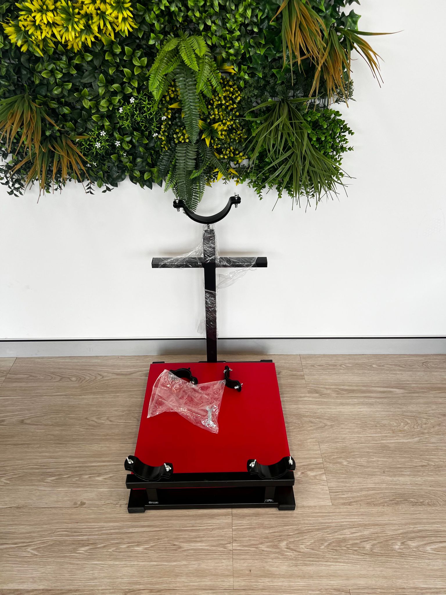 Kneeling Post, Restraint Board